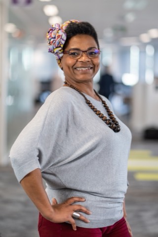 Monique Ndong, formatrice voix et chanteuse, fondatrice de HELLO VOICES